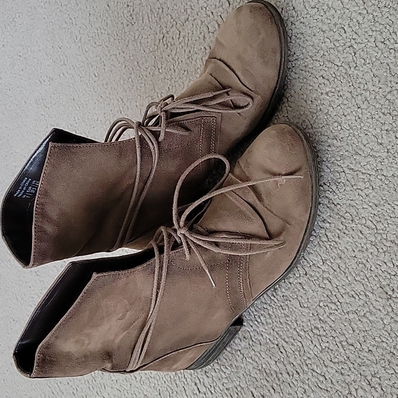 Boots - Picture 5 of 5